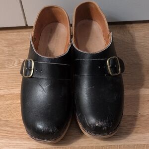 Vintage Multnomah Leather Black w Brass Buckle Clogs Wood Women's Size W 7